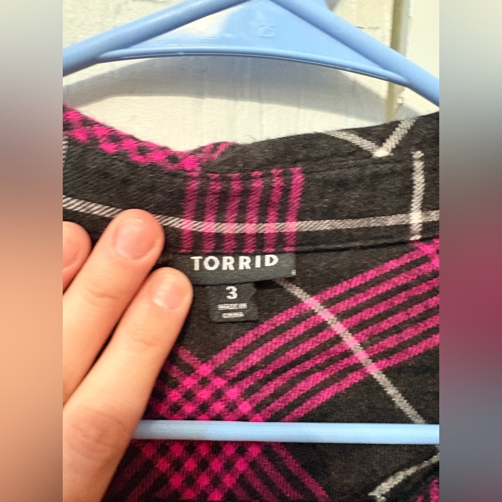 Torrid Pink & Black Plaid Button Front Blouse Size 3 (22/24) Plus Size Flannel - Picture 3 of 6